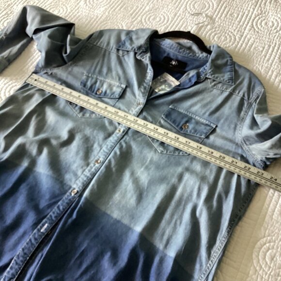 New Joh Chambray Tencel Denim Ombre Button Up Shirt Size Medium - Picture 6 of 11